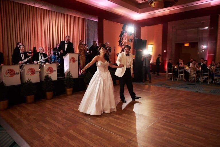 ray-caddell-swing-orchrestra-playing-for-bride-and-groom