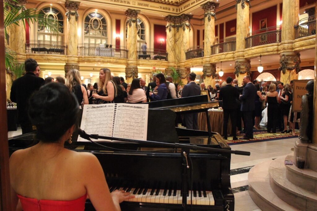 female-pianist-playing-piano-at-the-jefferson-richmond