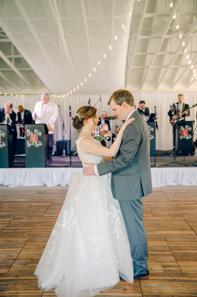 Bride-and-Groom-dancing-in-front-of-band