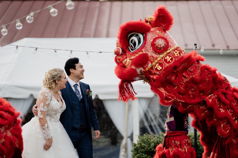 Bride-and-Groom-with-Chinese-Lion