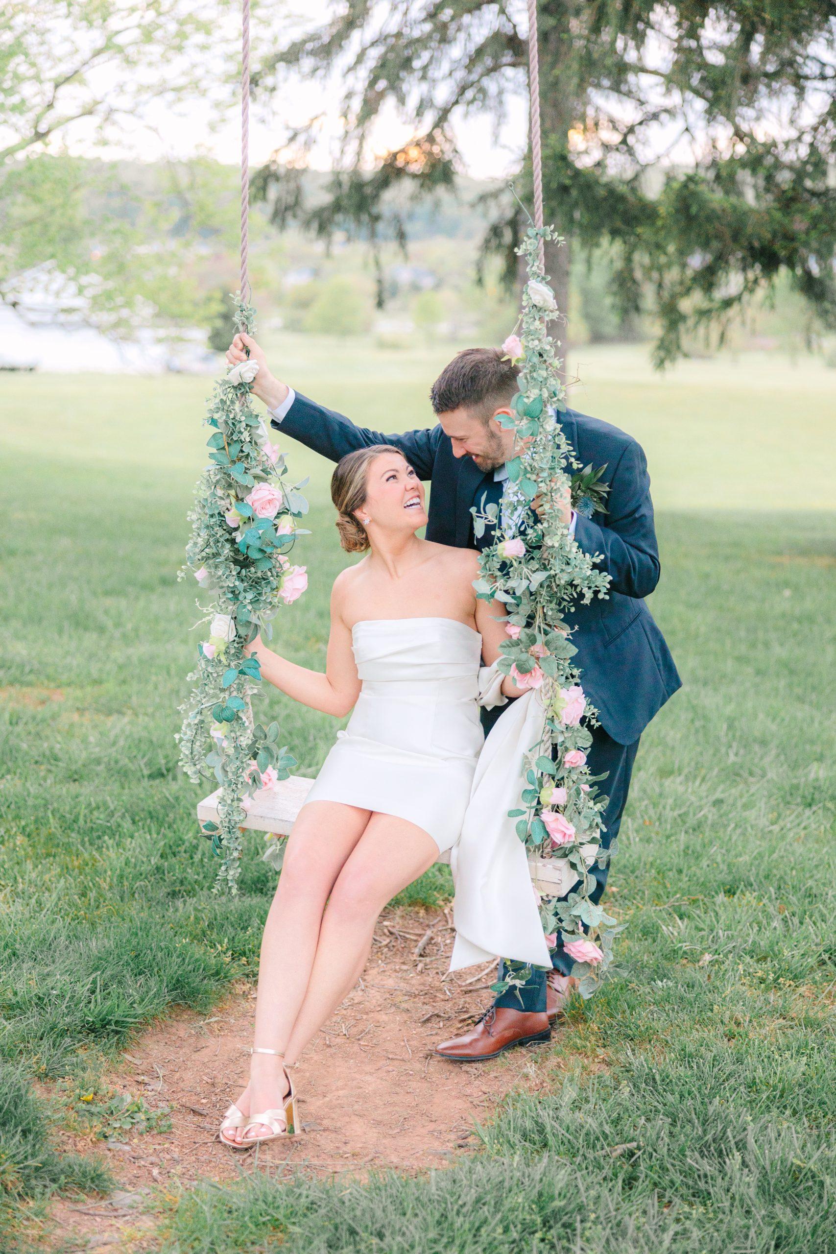 Raspberry plain manor wedding bride and groom couple photo best wedding venue